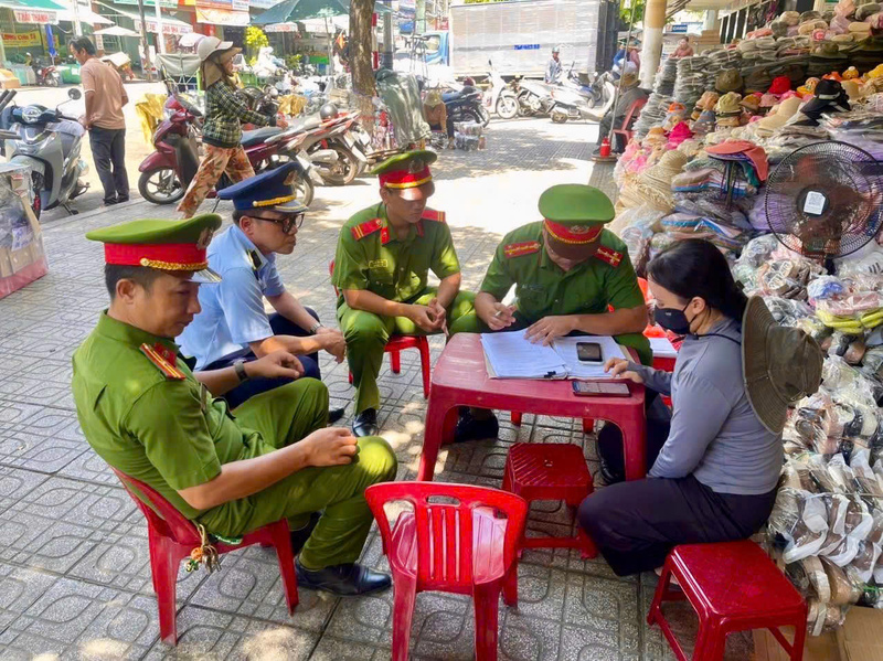 Trong 6 tháng đầu năm, lực lượng QLTT và ngành chức năng đã phát hiện nhiều vụ việc vi phạm, xử phạt hơn 1 tỷ đồng. Ảnh: Tuệ Lâm
