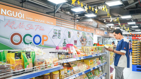 Nhiều sản phẩm OCOP, đặc sản địa phương được đưa vào hệ thống siêu thị, góp phần mở rộng thị trường tiêu thụ và nâng cao giá trị sản phẩm.
