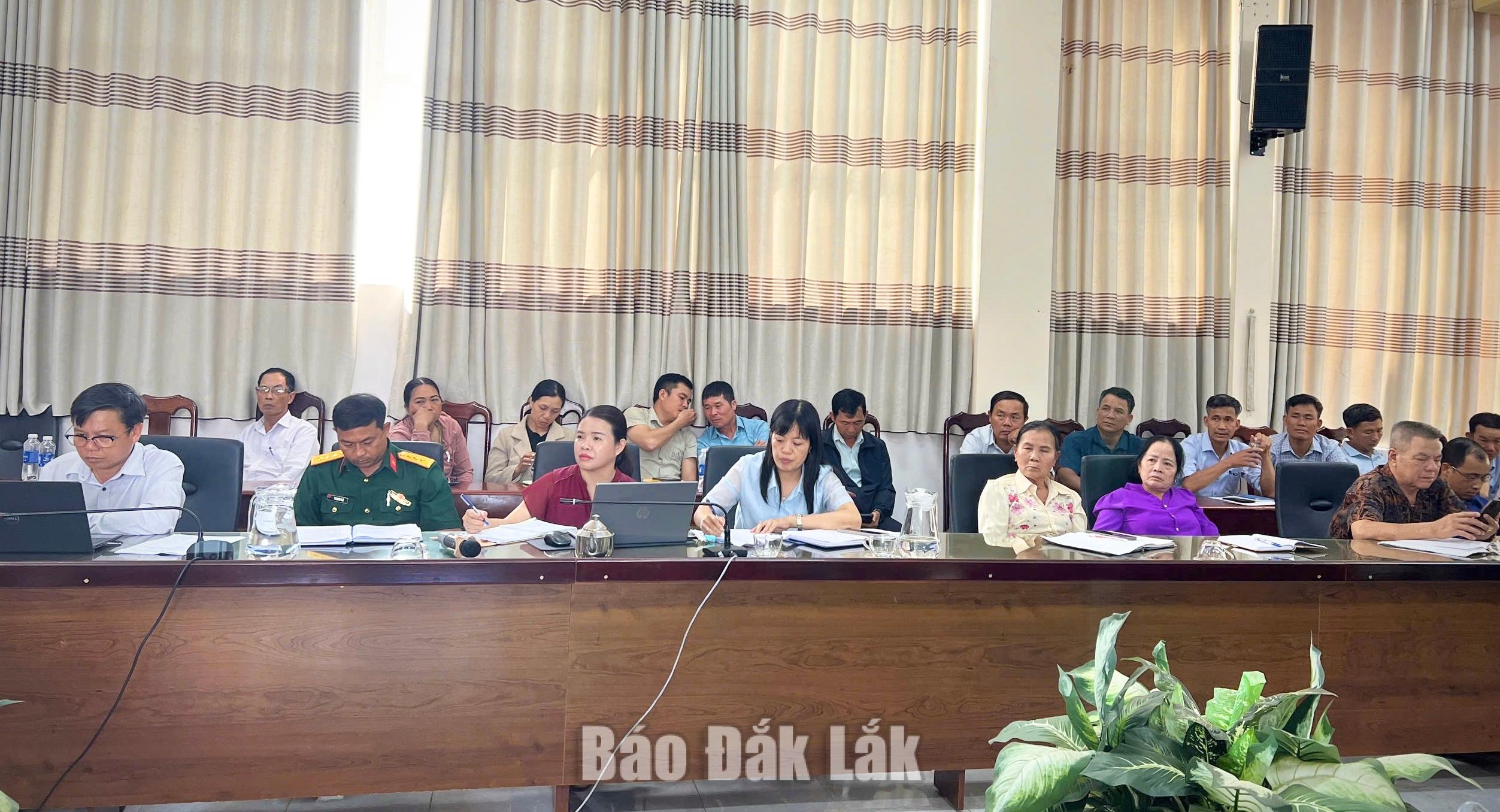 Các đại biểu tham dự hội nghị.