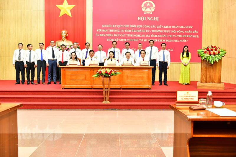 Kiểm toán nhà nước ký Quy chế phối hợp với Nghệ An, Hà Tĩnh, Quảng Trị và thành phố Huế. Ảnh: SAV
