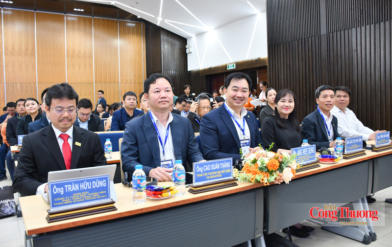 Đại biểu tham dự sự kiện.