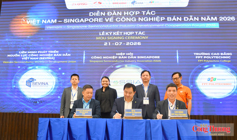 Ký kết hợp tác giữa SSIA, Liên minh Phát triển Nguồn nhân lực công nghiệp bán dẫn Việt Nam (SEVINA) và Trường Cao đẳng FPT Polytechnic tại sự kiện.