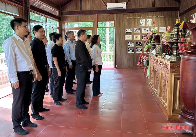 Bộ Công Thương dâng hương tưởng niệm các Anh hùng - Liệt sĩ tại TP. Hồ Chí Minh - 6