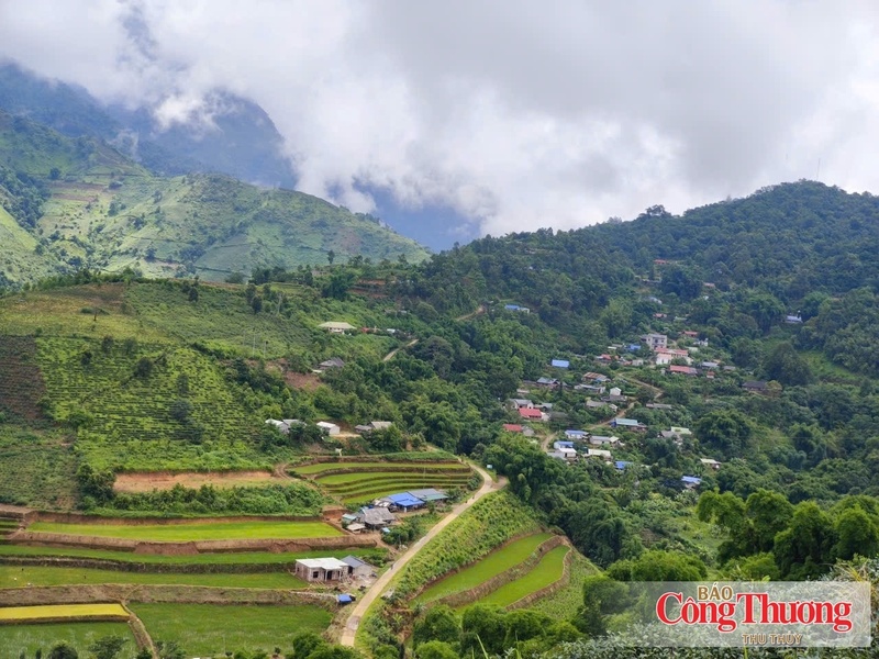 Cảnh quan thơ mộng và khí hậu mát mẻ quanh năm, Sin Suối Hồ trở thành điểm đến du lịch hấp dẫn trên bản đồ tỉnh Lai Châu.
