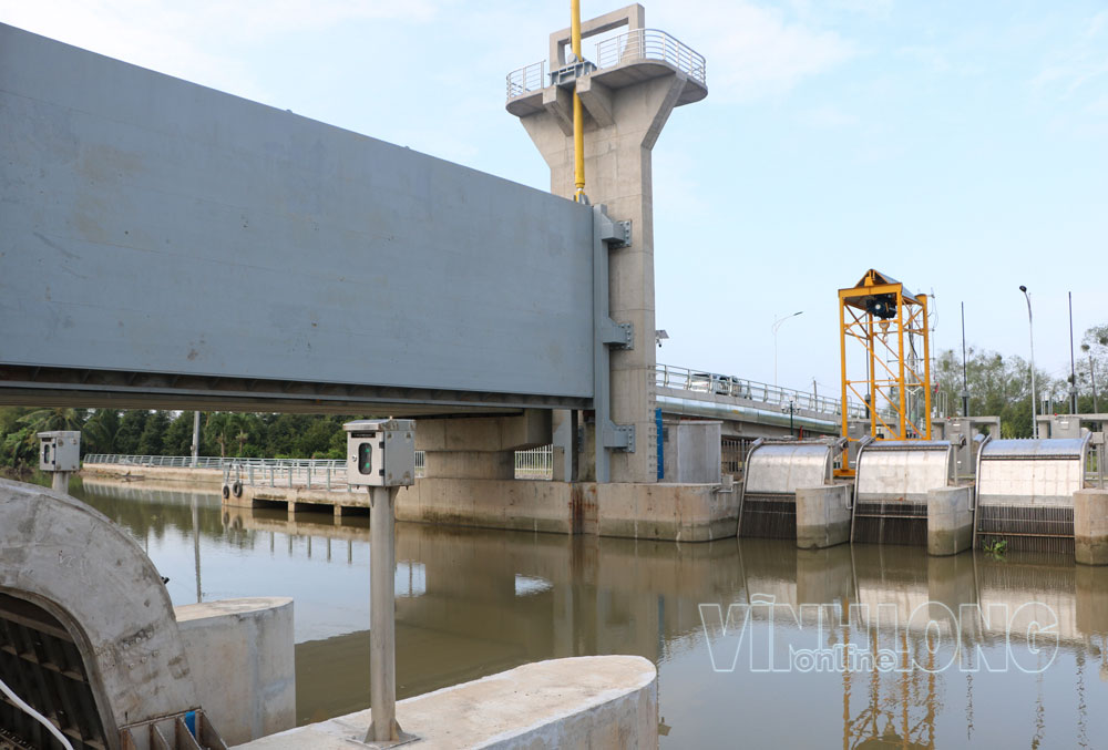 Cống Tân Phú (xã Tân Phú), công trình thủy lợi trọng điểm thuộc dự án quản lý nước sử dụng vốn ODA Nhật Bản (JICA3). Ảnh: THẠCH THẢO