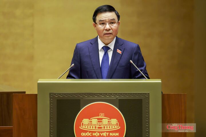 Bộ trưởng Bộ Công Thương Lê Mạnh Hùng trình bày Báo cáo giải trình, tiếp thu, chỉnh lý dự thảo Luật Dầu khí (sửa đổi).