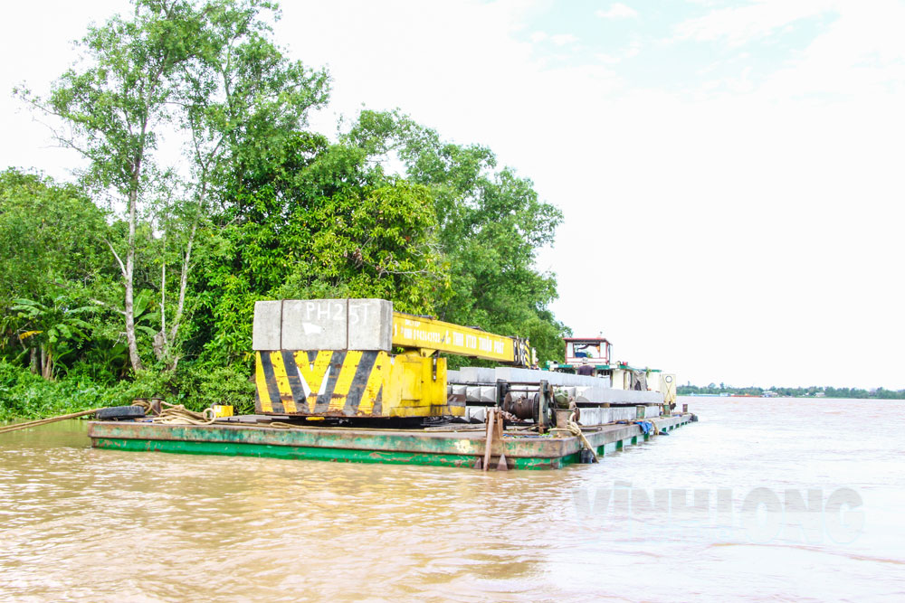 Để hạn chế thiệt hại do sạt lở, cần khẩn trương triển khai biện pháp thi công, sớm hoàn thành công trình thủy lợi.