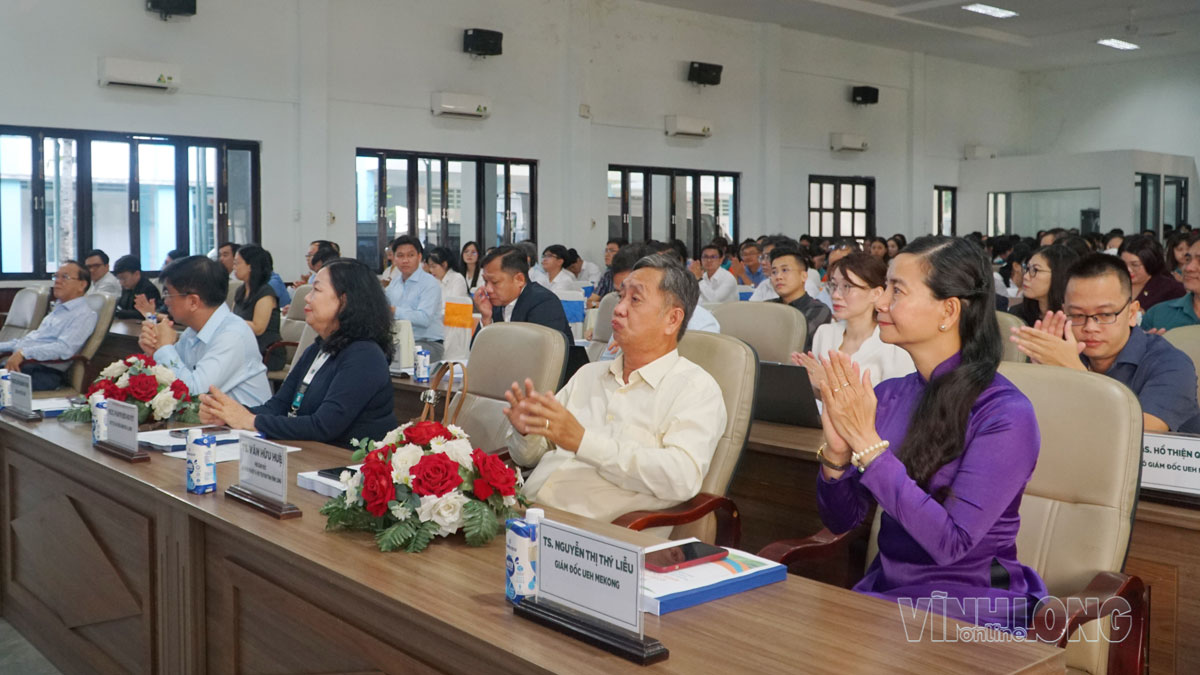Các đại biểu tham dự hội thảo.