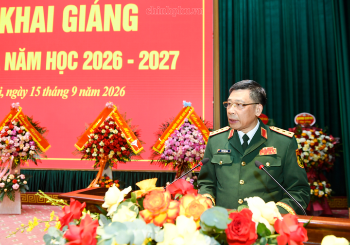 Thượng tướng, PGS. TS Trần Việt Khoa, Ủy viên Trung ương Đảng, Giám đốc Học viện Quốc phòng phát biểu tại lễ khai giảng - Ảnh: chinhphu.vn/Nhật Bắc