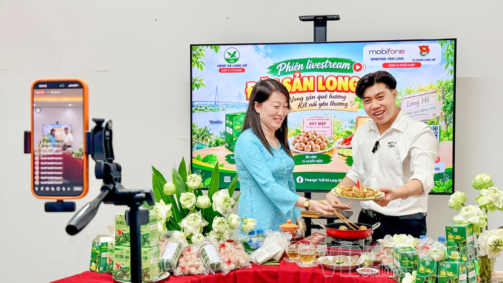 Buổi livestream “Đặc sản Long Hồ- Nông sản quê hương, kết nối yêu thương” do UBND xã Long Hồ phối hợp tổ chức ngày 10/9.