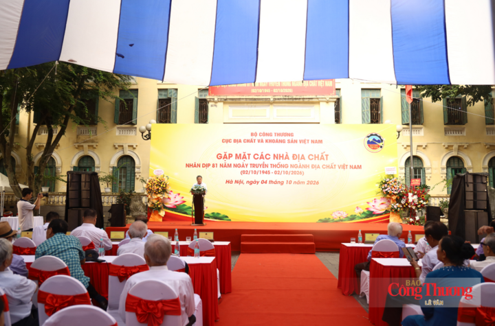 Không gian buổi gặp mặt kỷ niệm 81 năm Ngày truyền thống ngành Địa chất Việt Nam.
