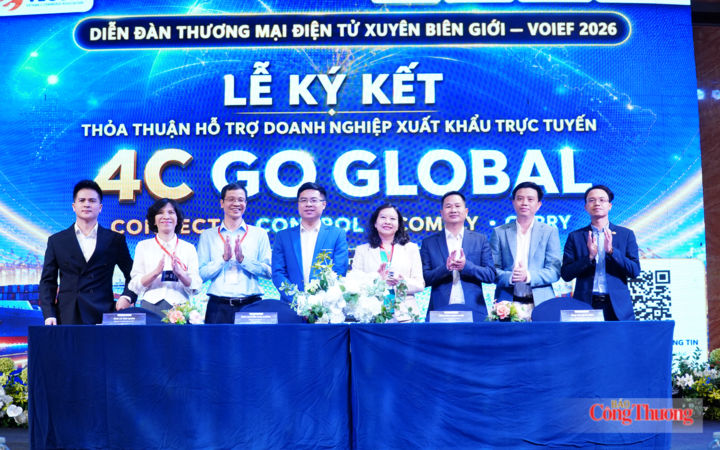 Các đại biểu đã tham dự Lễ ký kết Thỏa thuận Hỗ trợ doanh nghiệp xuất khẩu trực tuyến.
