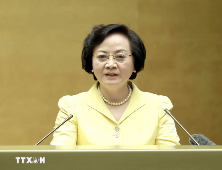 Đồng chí Phạm Thị Thanh Trà, Bí thư Trung ương Đảng, Phó Thủ tướng Chính phủ giới thiệu chuyên đề “Kết luận số 105-KL/TW Hội nghị lần thứ tư Ban Chấp hành Trung ương Đảng khóa XIV về thu hút và trọng dụng nhân tài trong các ngành, lĩnh vực mũi nhọn, phục vụ đất nước phát triển nhanh, bền vững.” (Ảnh: Phương Hoa/TTXVN)