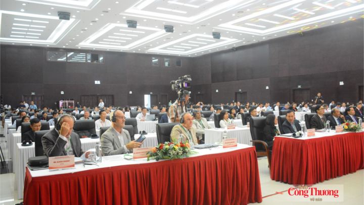 Các đại biểu tham dự Diễn đàn.