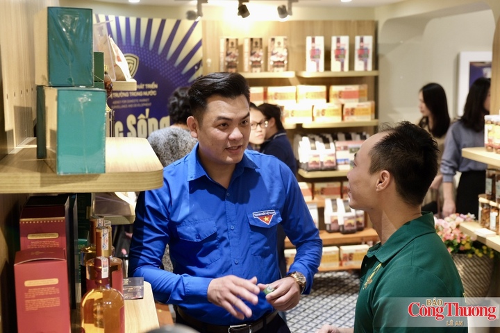 Đại diện Tỉnh đoàn Gia Lai chia sẻ kinh nghiệm quảng bá sản phẩm đặc trưng địa phương